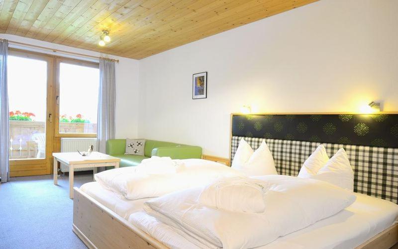 Hotel Pfleger Anras Bagian luar foto